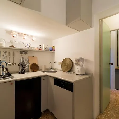 Beautiful And Chic Small Apartament *